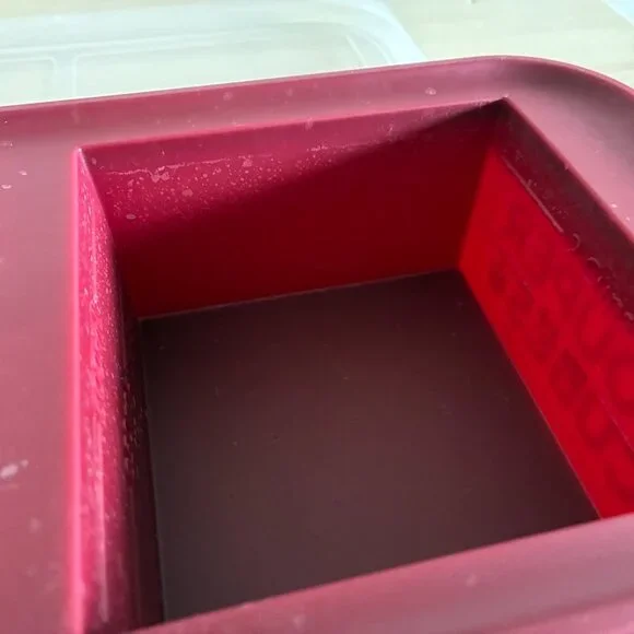 4 Souper Cubes | 1 red 2-cup | 1 red 1-cup | 2 black/gray 1-cup - Picture 4 of 7